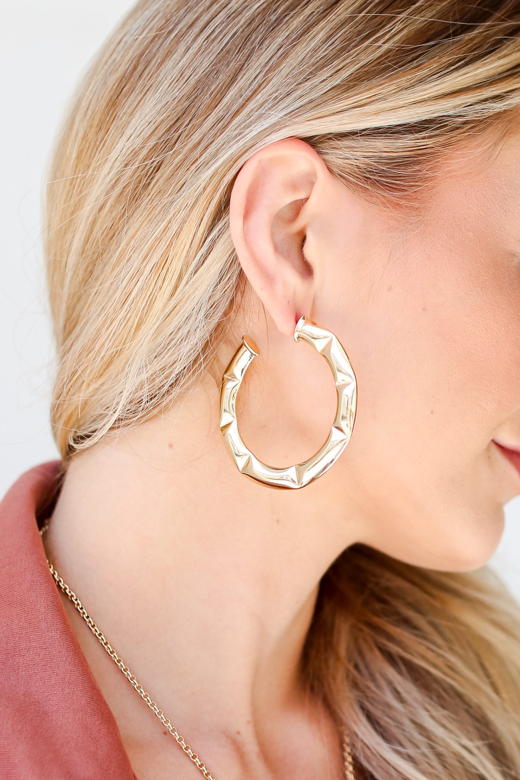 shopdressup_gold_hoop_earrings-8_ce502649-f600-46e6-b95d-cf76a06db486.jpg